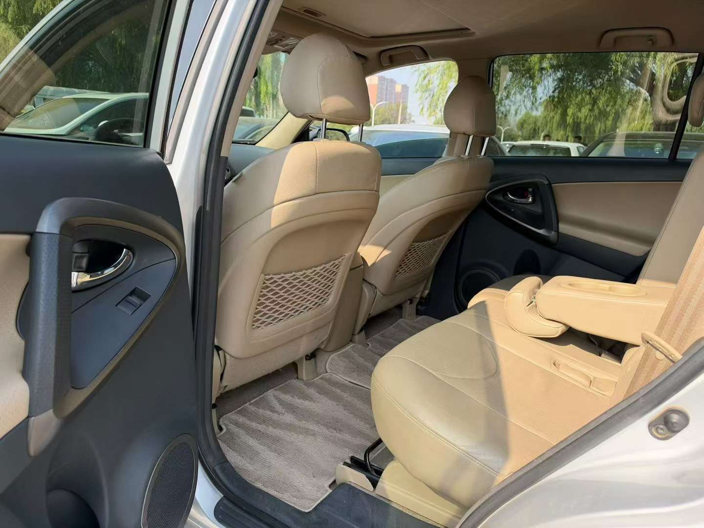 Toyota RAV4 2.4L 4WD Automatic Sunroof High Trim 3
