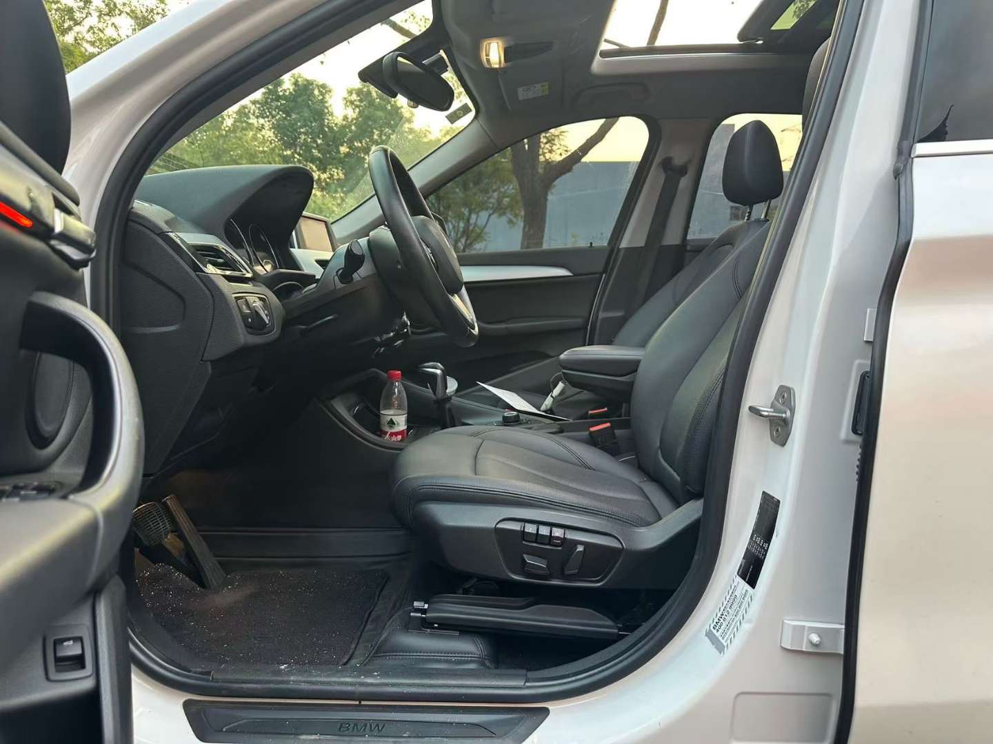 BMW X1 sDrive20Li 2.0T Leading Edition 7
