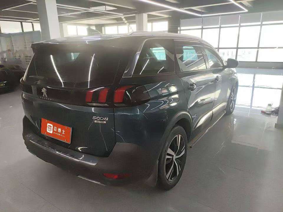 Peugeot 5008 4