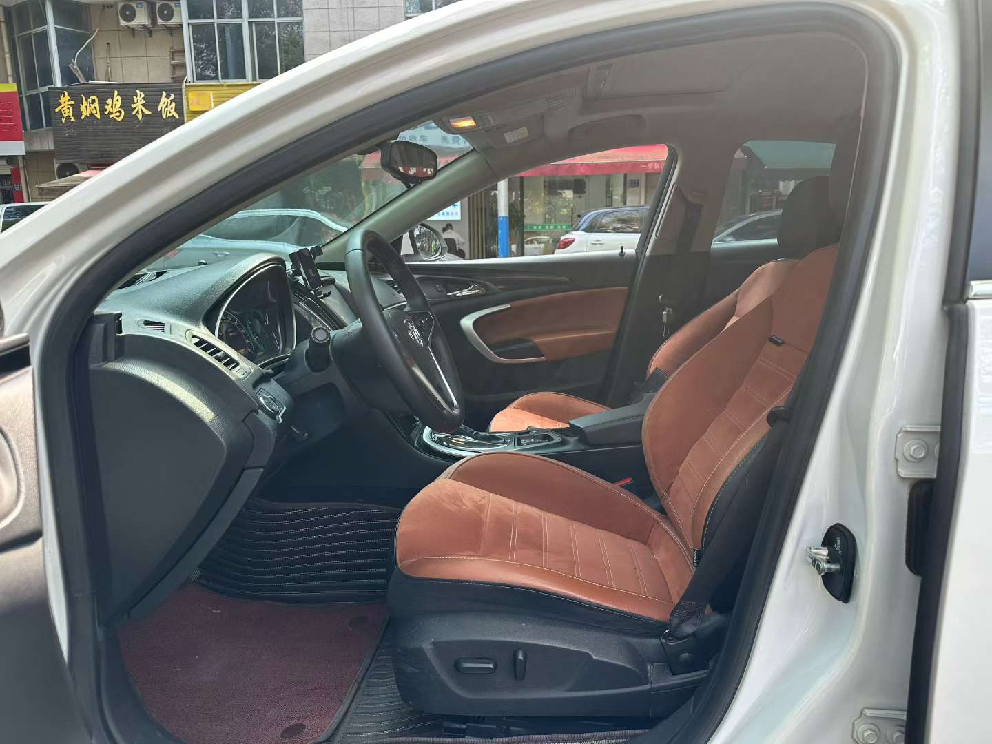 Buick Regal 2015 1.6T Automatic Sunroof 4