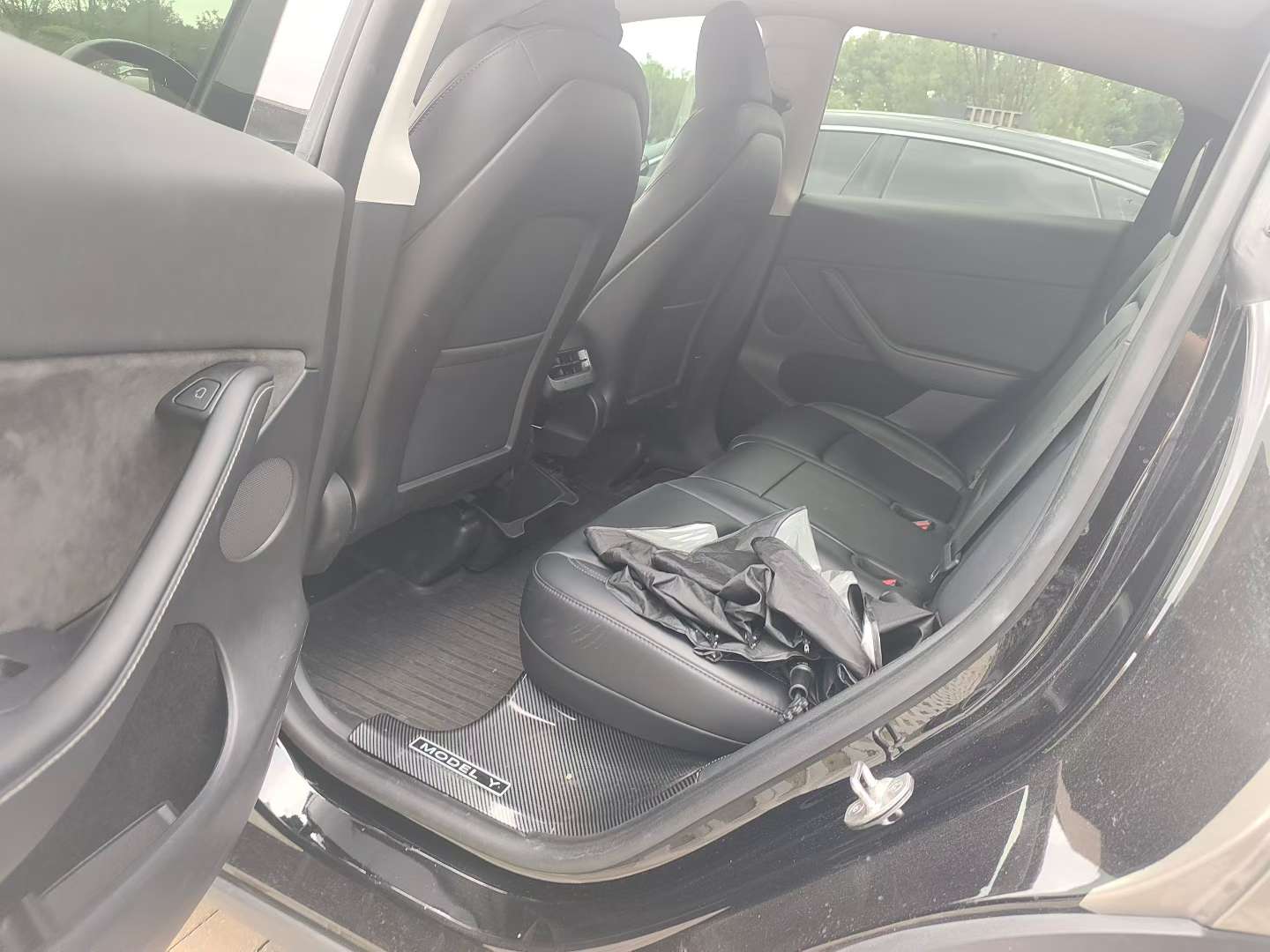 Tesla Model Y 2023 8