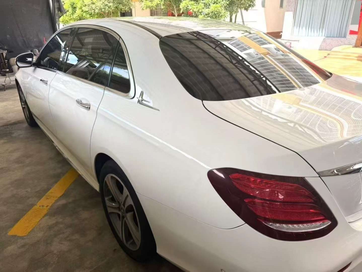 Mercedes-Benz E-Class E260L 6