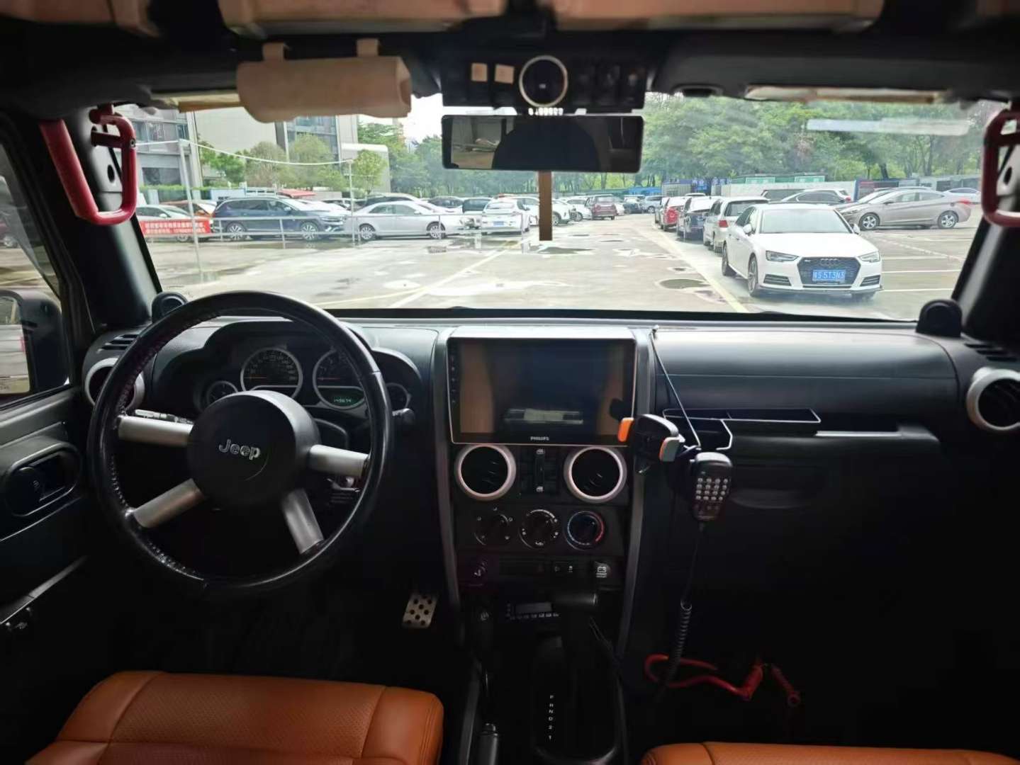Jeep Wrangler 2010 Sahara 8