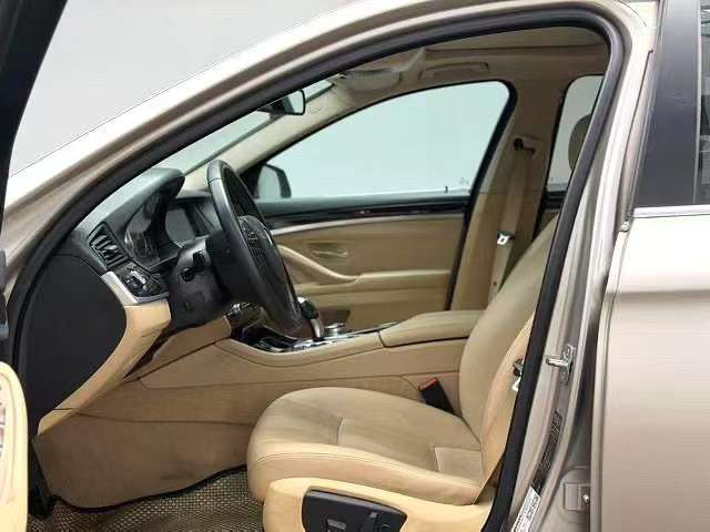 BMW 5 Series 2014 530Li Leading Edition 7