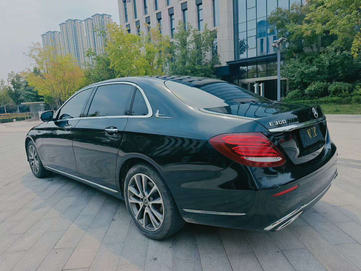 Mercedes-Benz E-Class 2.0T Automatic with Sunroof 8