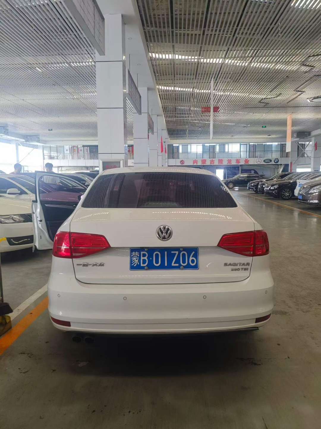 Volkswagen Sagitar 8