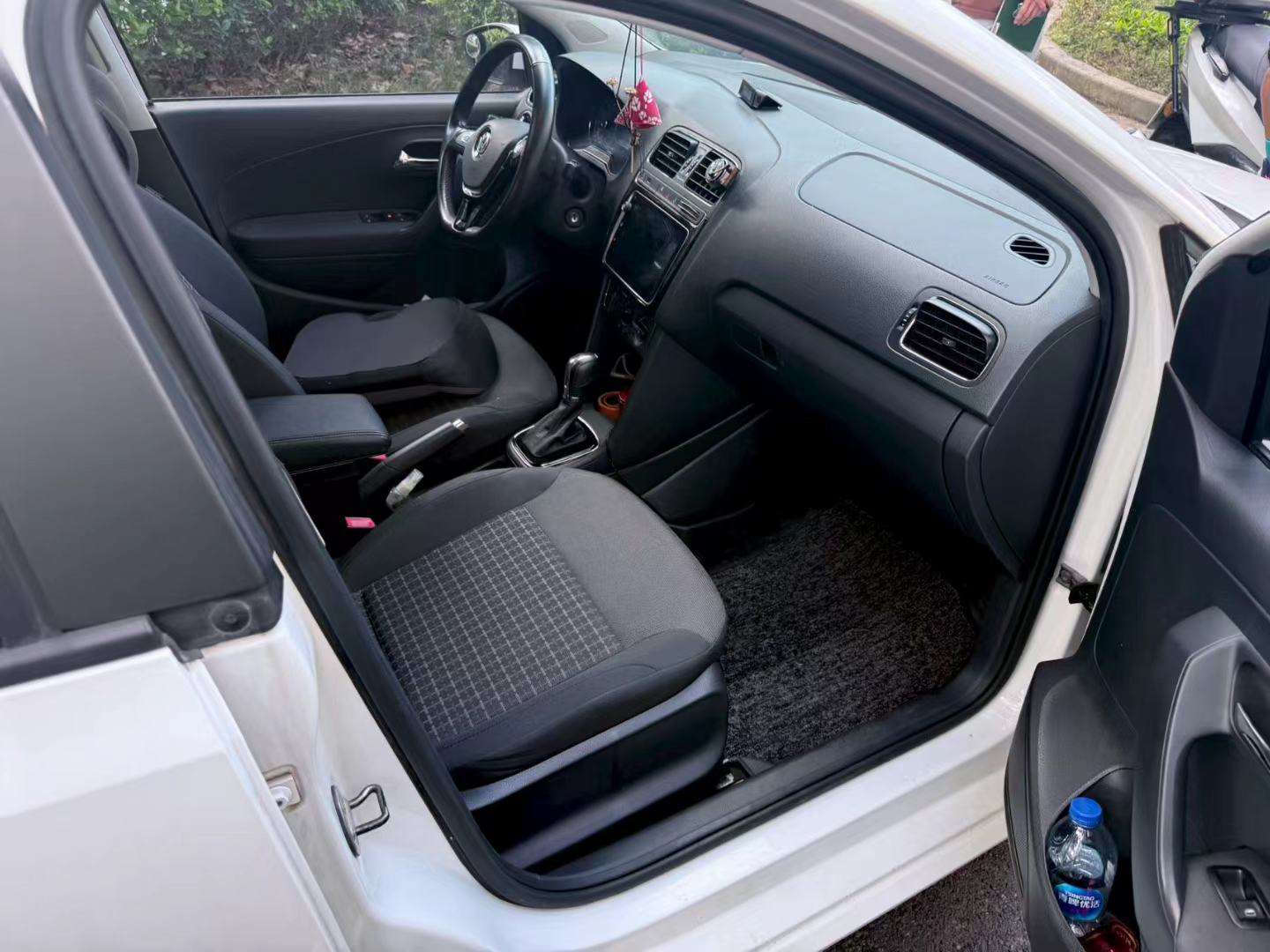 Volkswagen Polo 1.5L Comfort Edition 4
