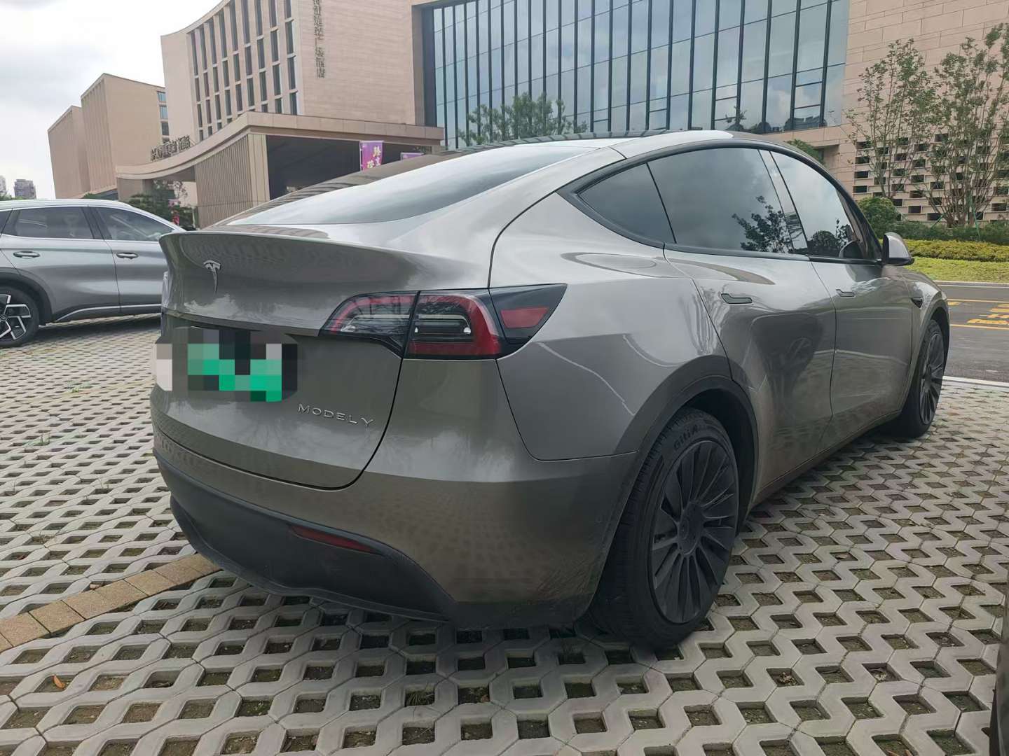 Tesla Model Y 2023 4