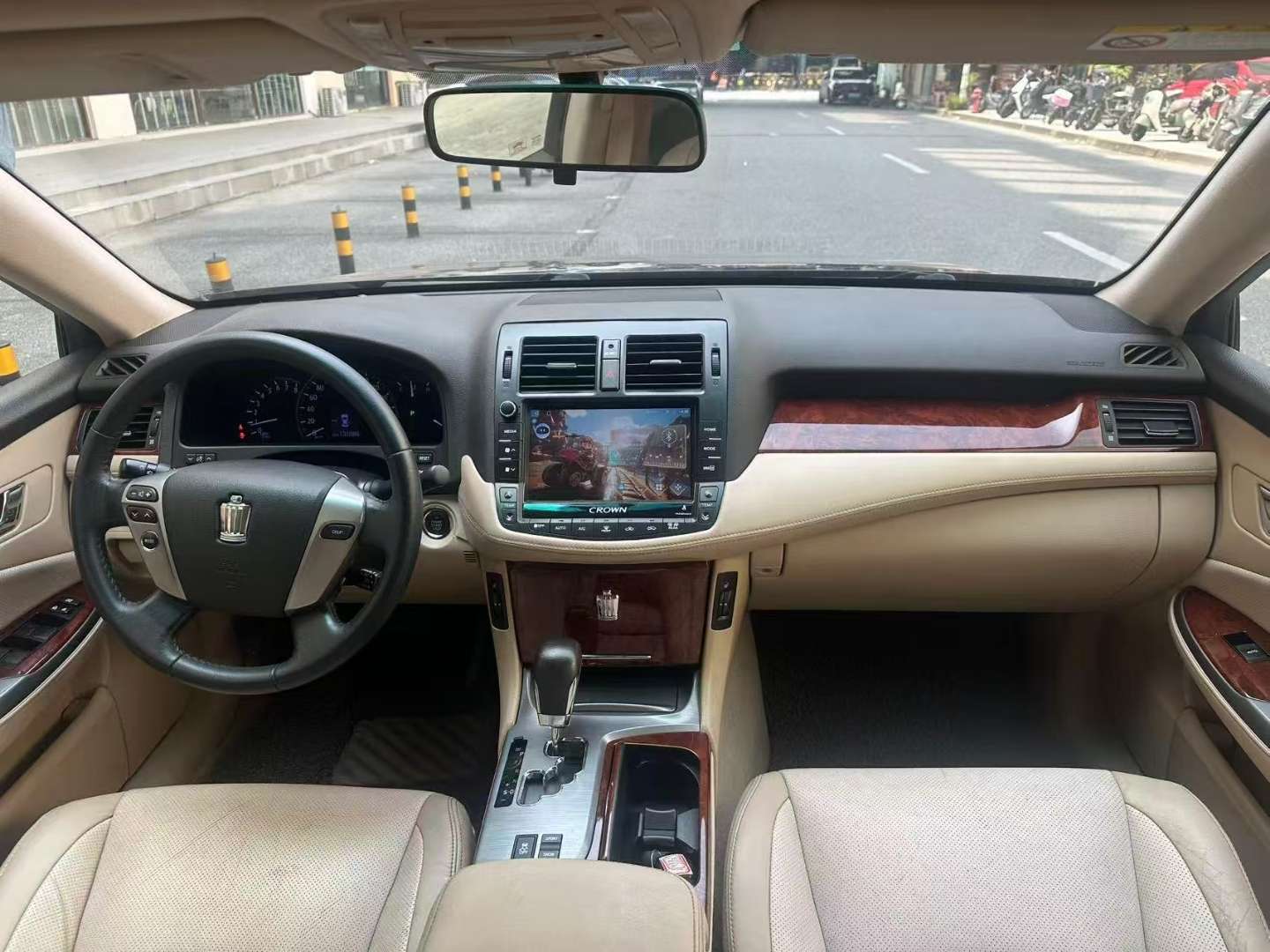 Toyota Crown 2.5L Royal Leather Trim 5