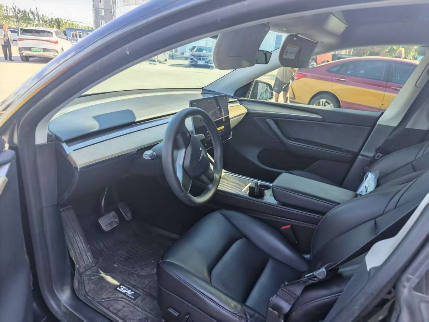 Tesla Model Y 2
