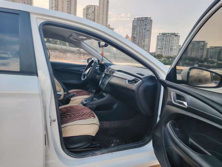 Roewe i5 8