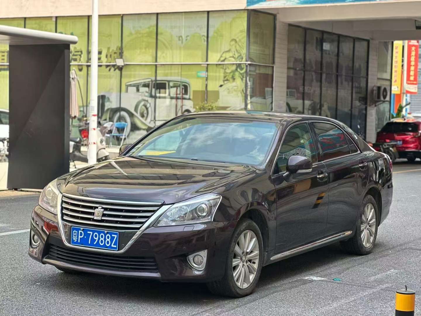 Toyota Crown 2.5L Royal Leather Trim