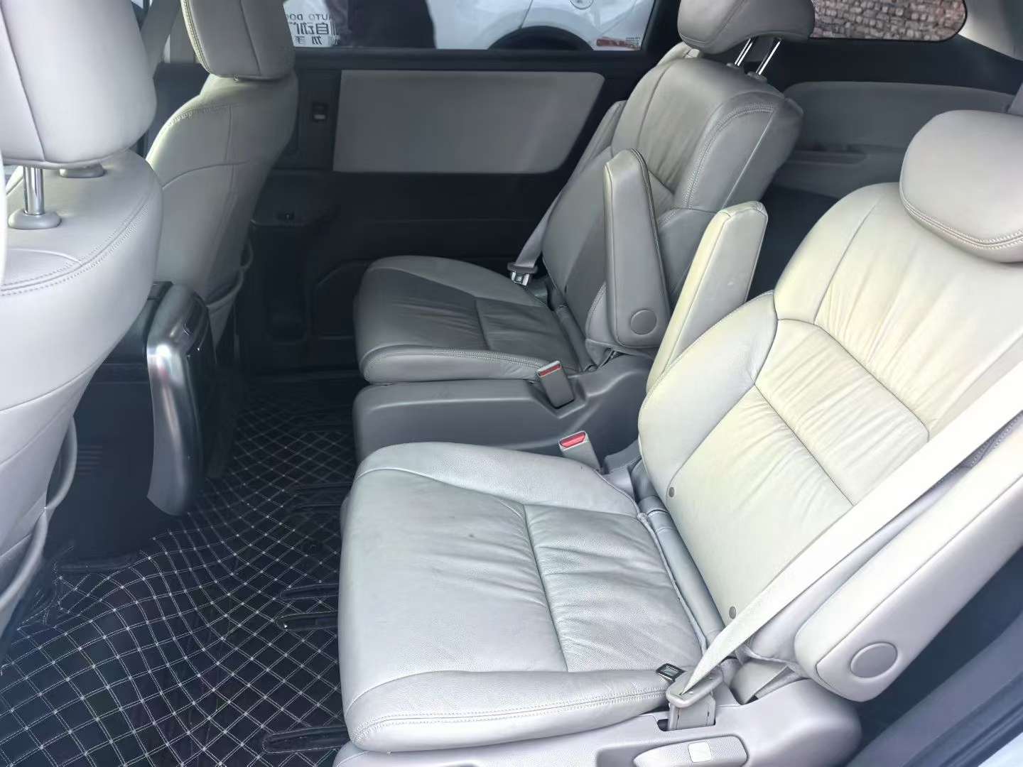 Honda Odyssey Luxury 3