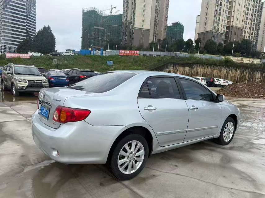 Toyota Corolla 1.8L Automatic Sunroof 4