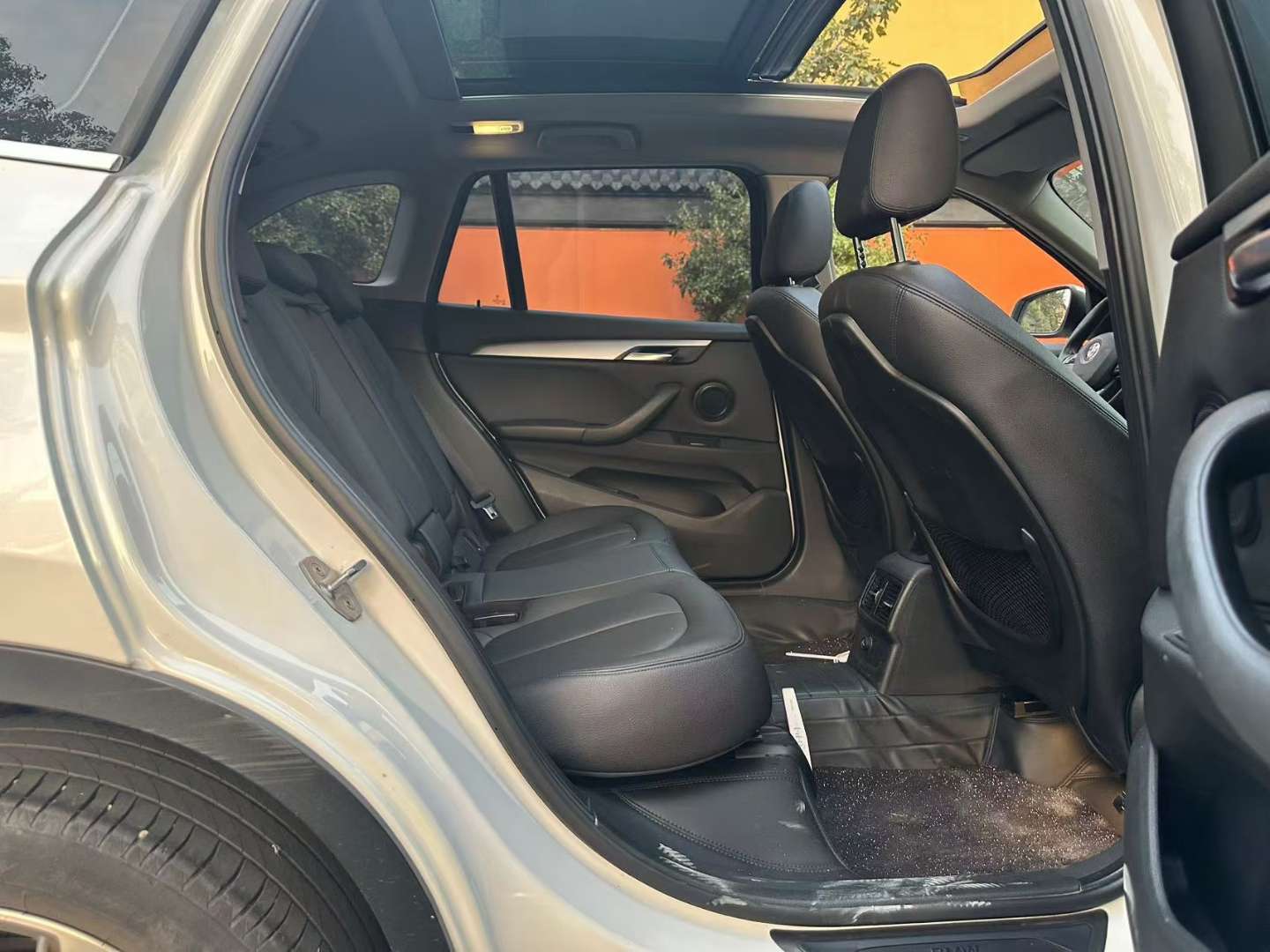 BMW X1 sDrive20Li 2.0T Leading Edition 6