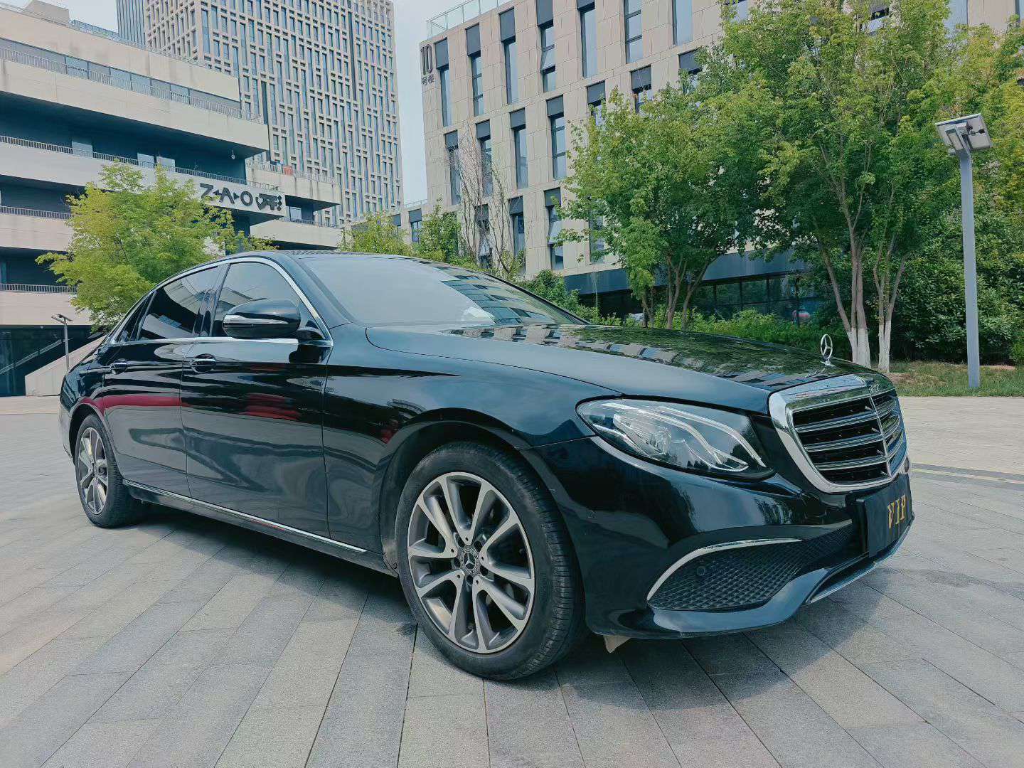 Mercedes-Benz E-Class 2.0T Automatic with Sunroof 3
