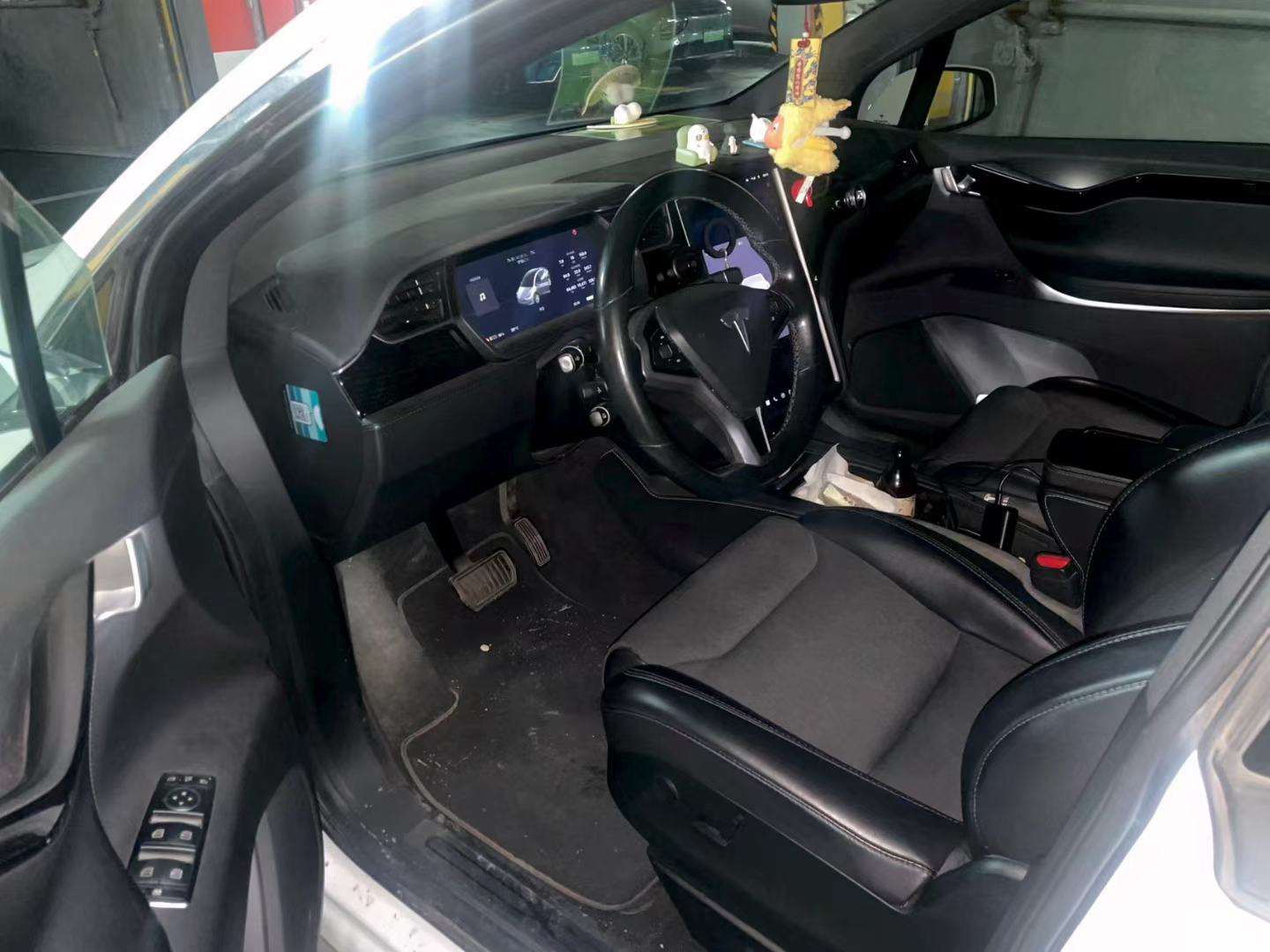 Tesla Model X 75D 3
