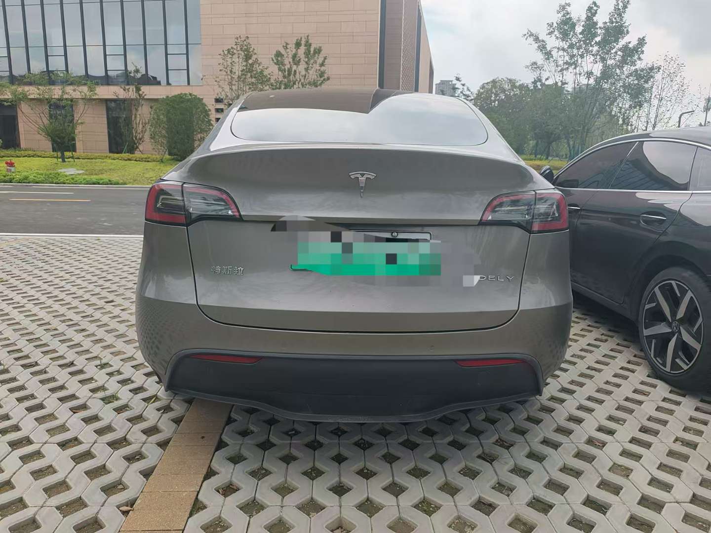 Tesla Model Y 2023 5
