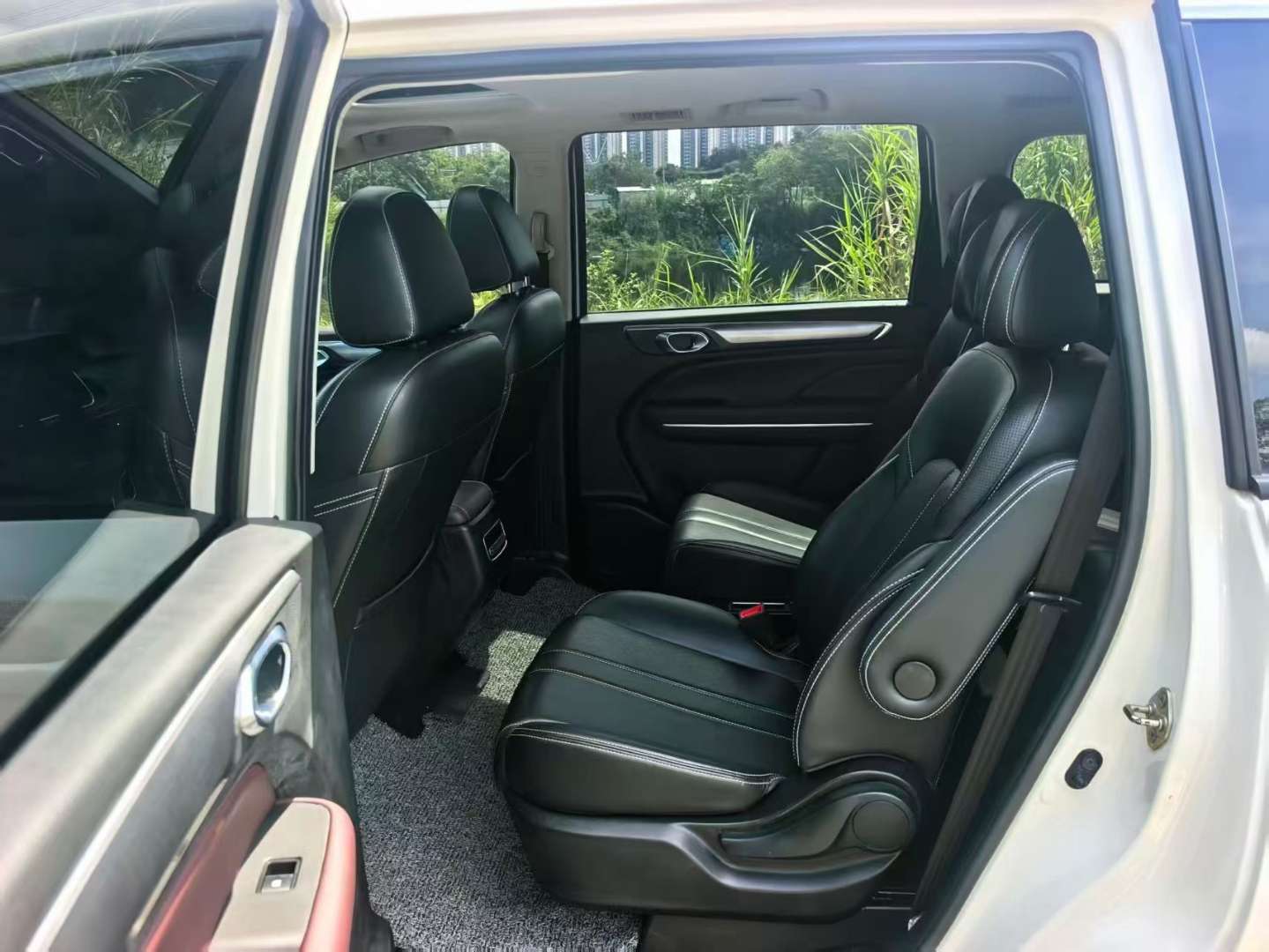 GAC Trumpchi M6 270 DCT Luxury Edition 7-Seater 6