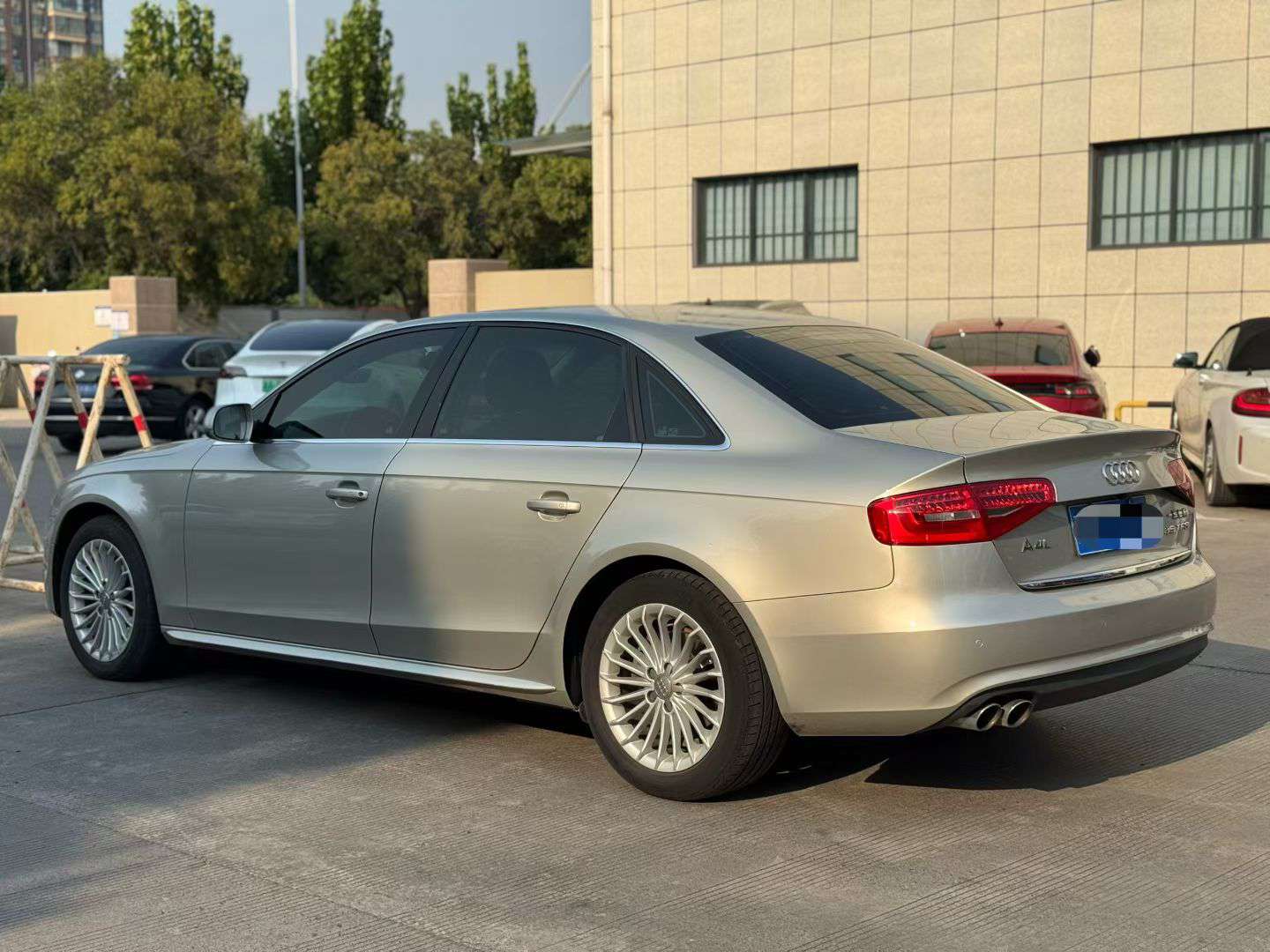 Audi A4L 2.0T Comfort 9