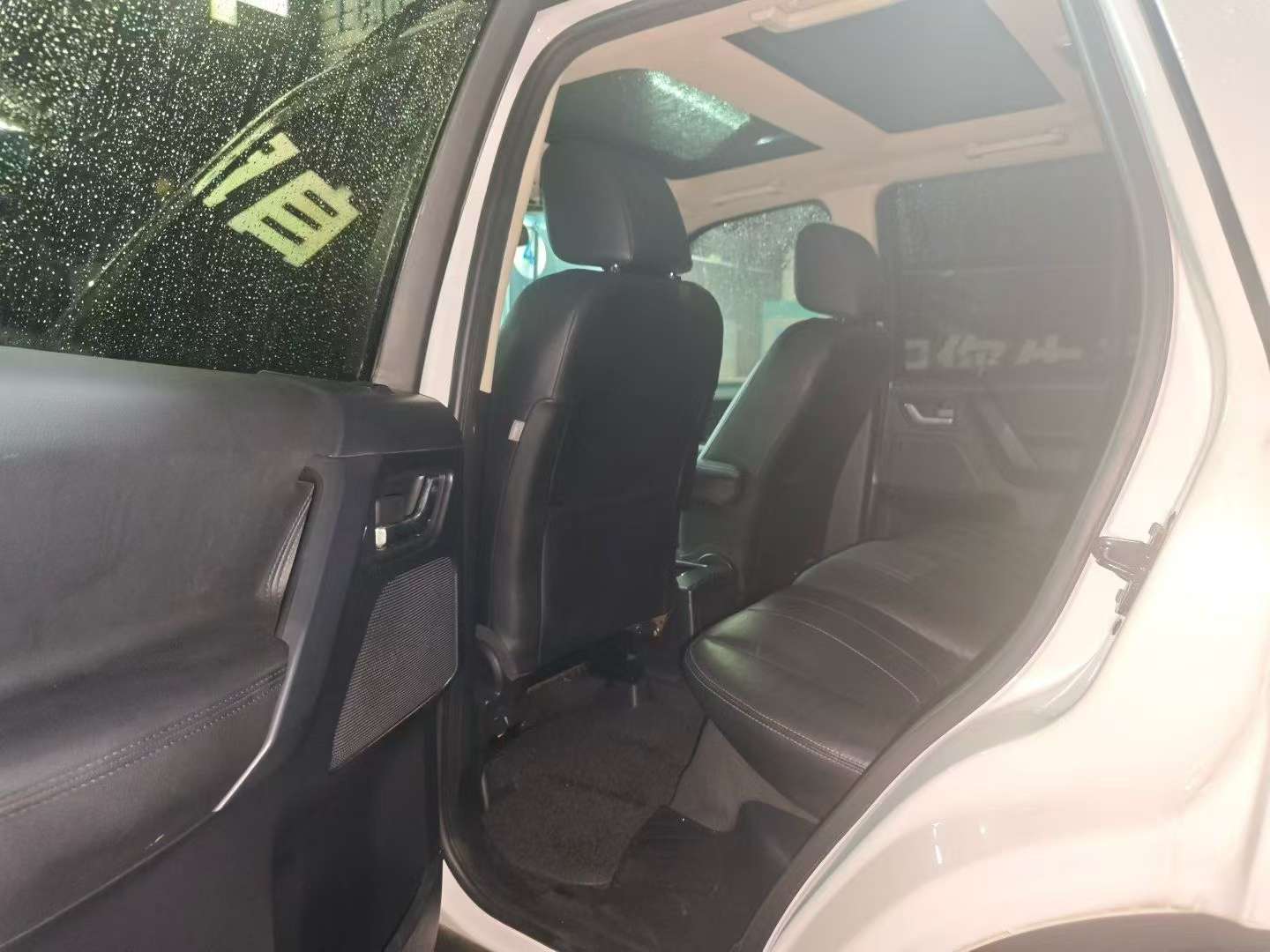 Land Rover Freelander 2 2.0T Si4 SE Gasoline 5