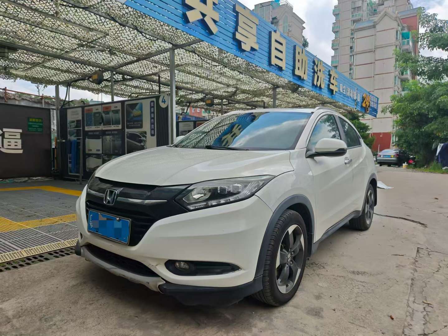 Honda Vezel 1.8L CVT FWD Luxury 2