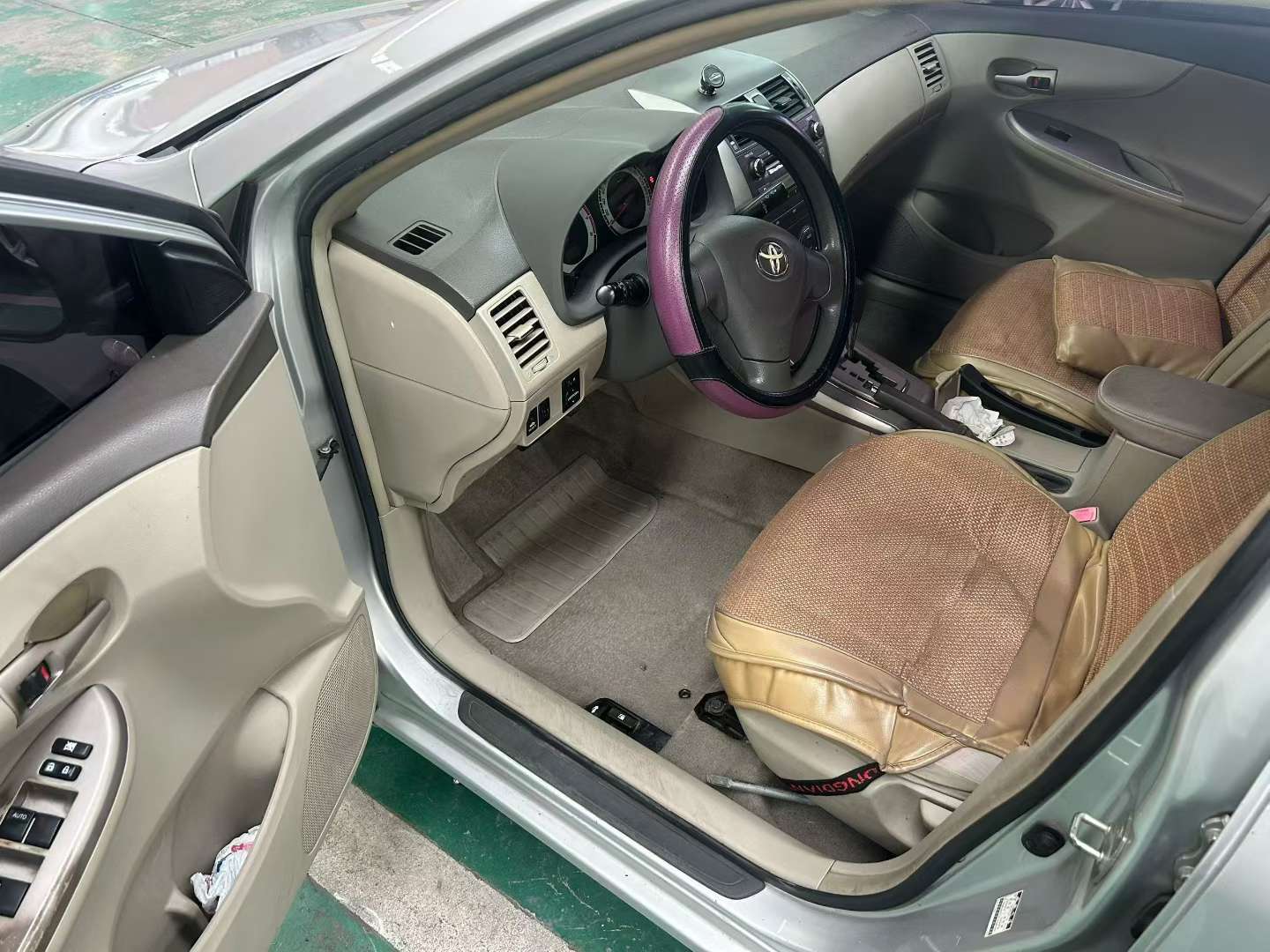 Toyota Corolla 2010 1.6L Automatic Sunroof 3