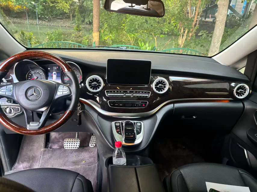 Mercedes-Benz V260 5