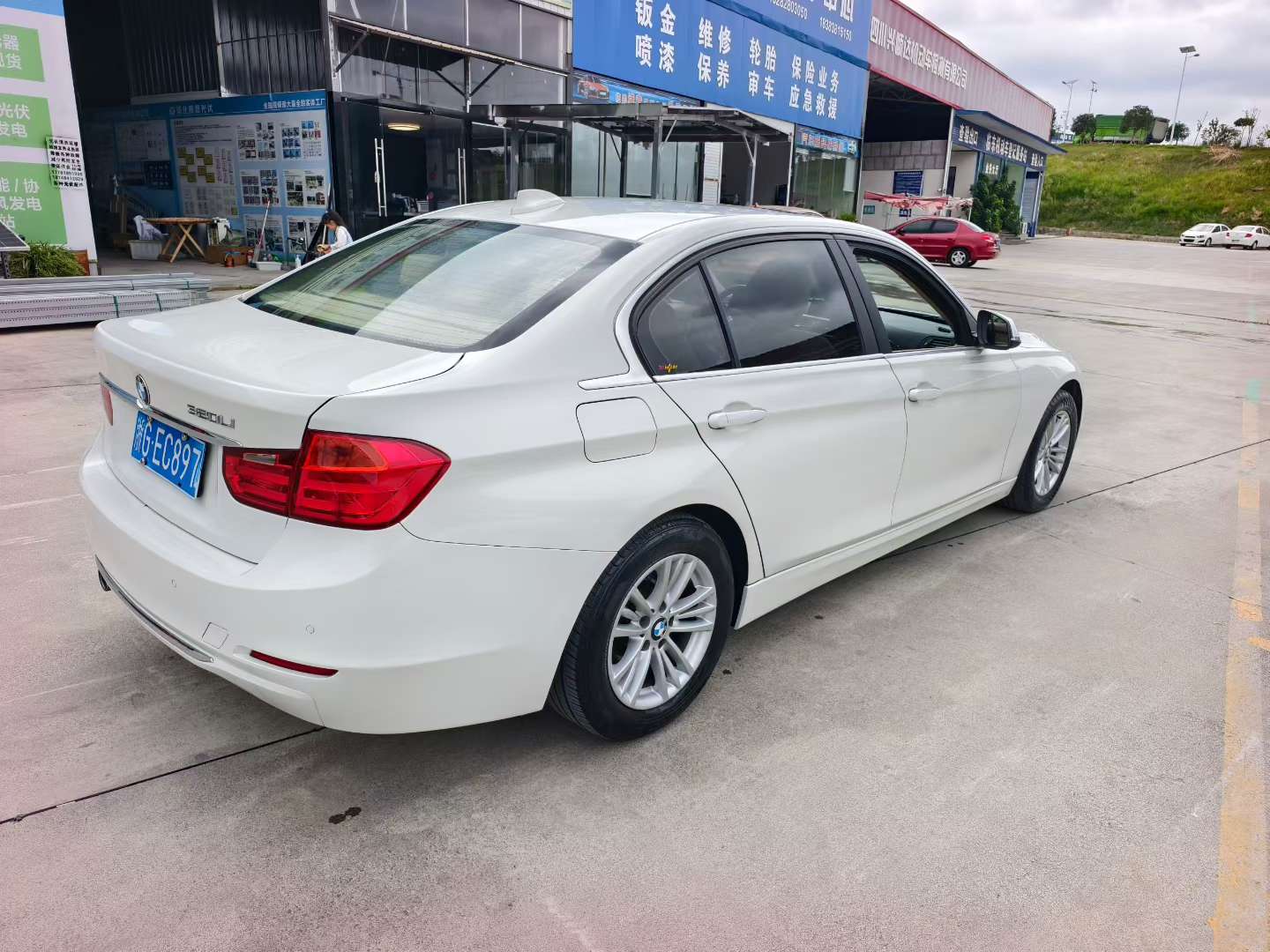BMW 3 Series 320Li 3
