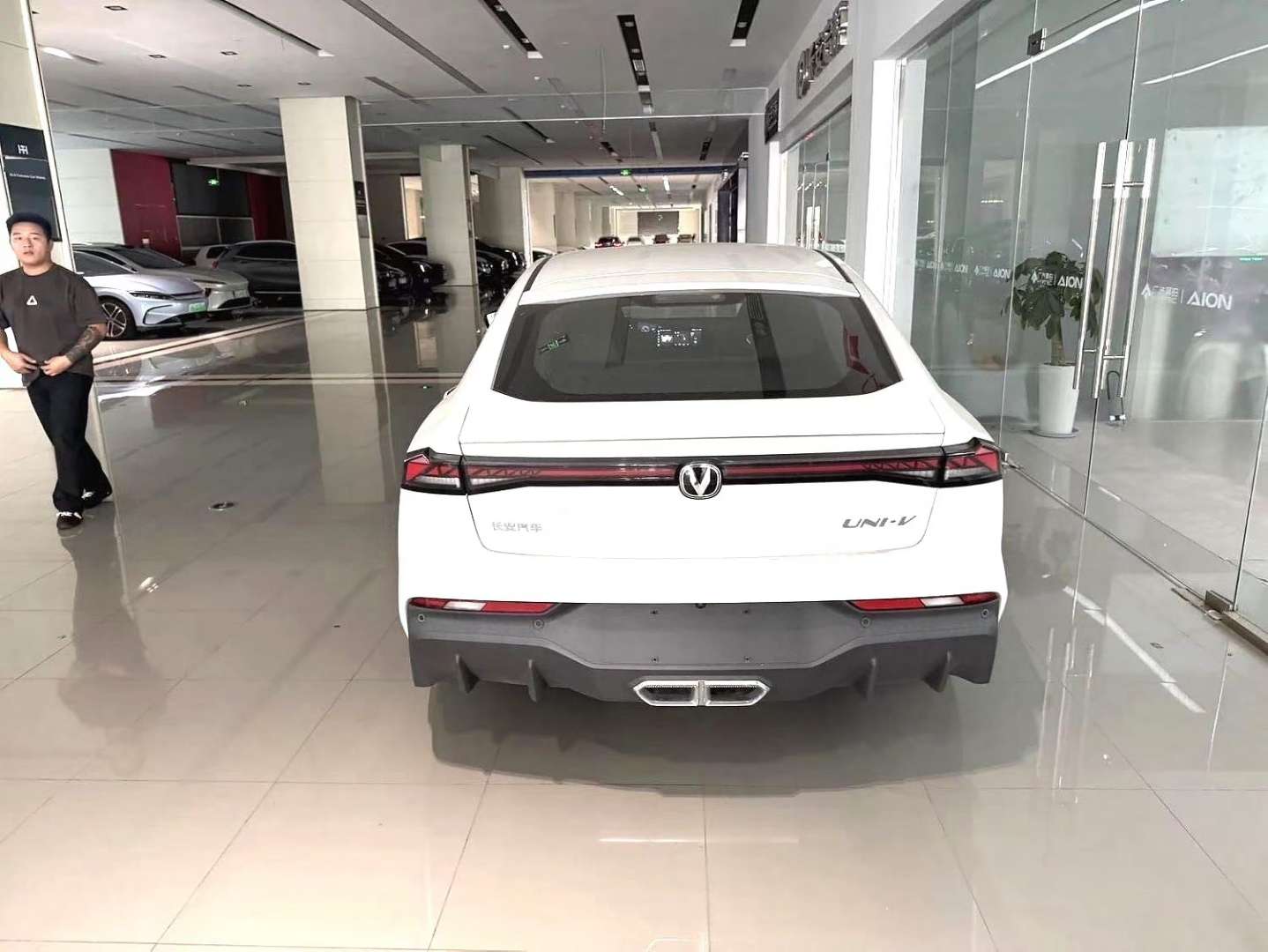 Changan UNI-V Intelligent Electric iDD 1.5 CVT Blue Whale 136km 8
