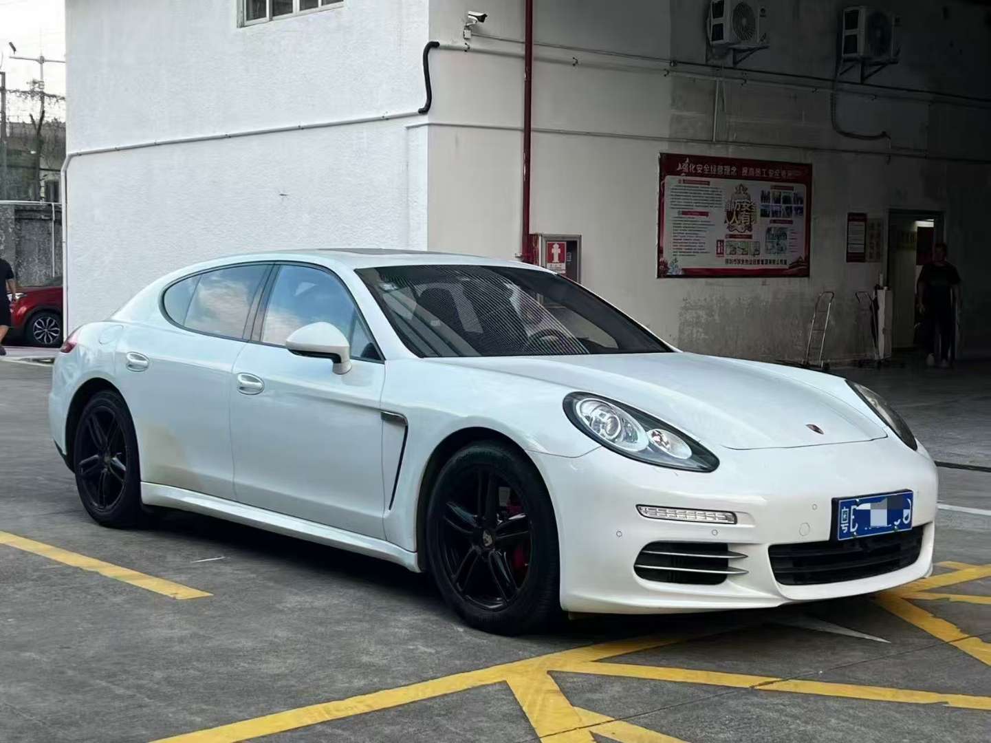 Porsche Panamera 3.0T AWD 3