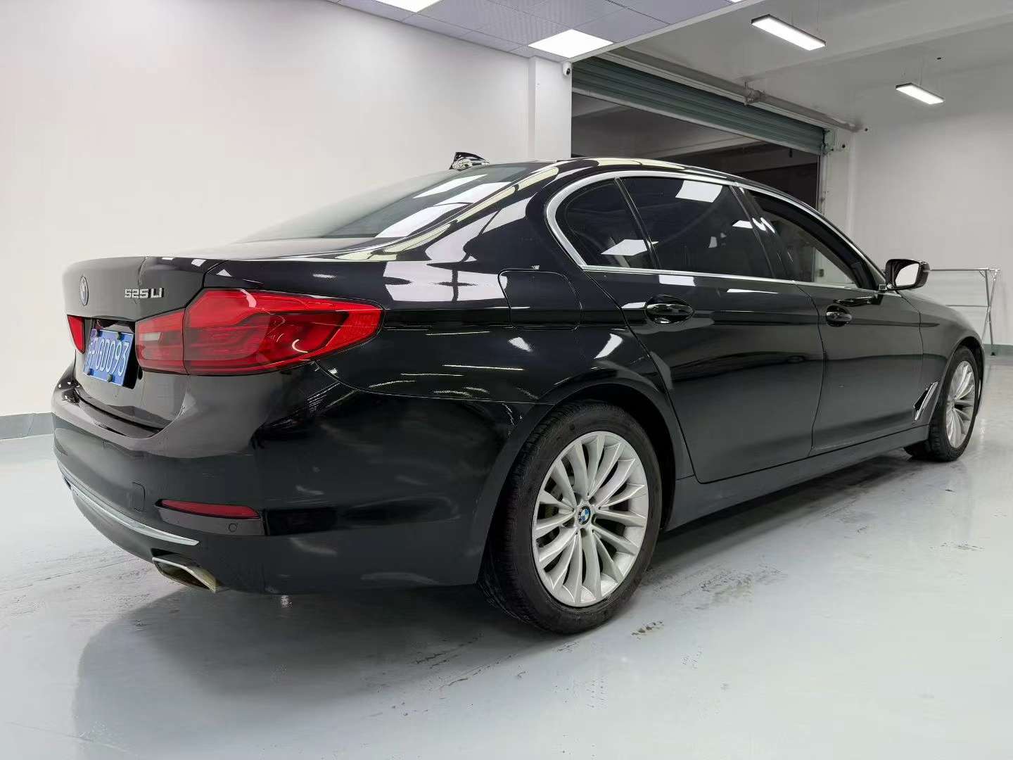 BMW 5 Series 525Li Luxury 4