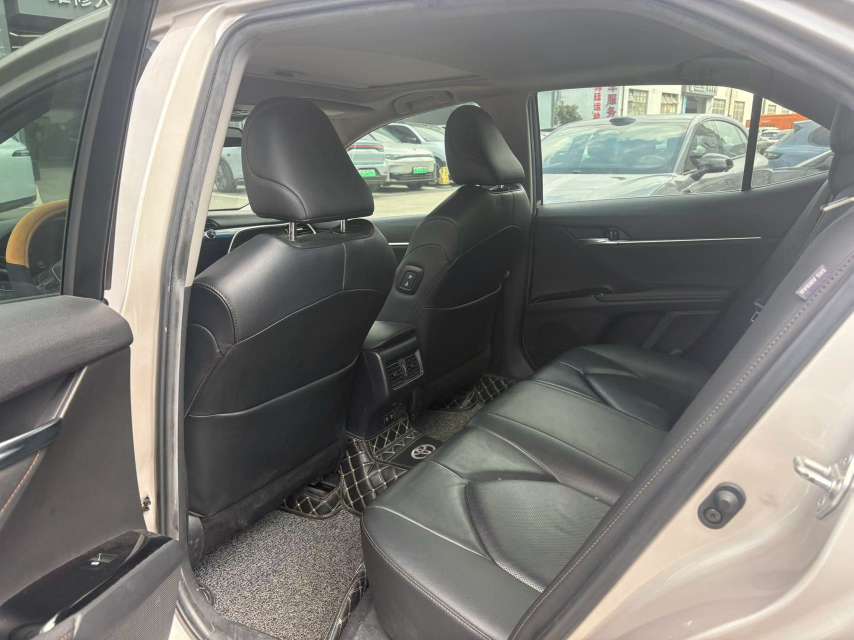 Toyota Camry 2020 2.0G Luxury 4
