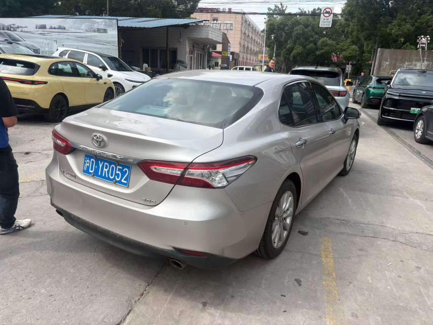 Toyota Camry 2020 2.0G Luxury 8