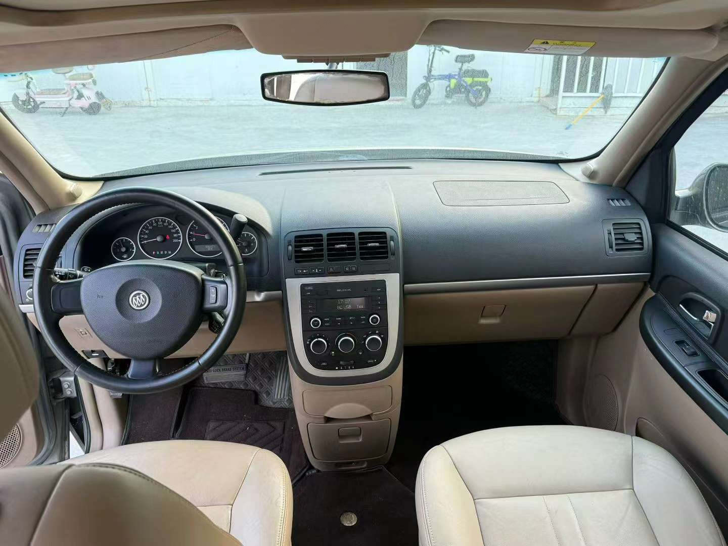 Buick GL8 Executive Edition 9