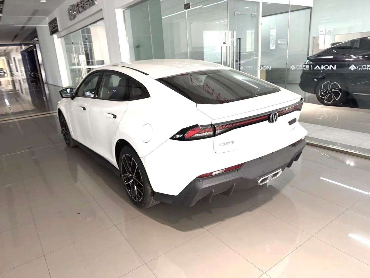 Changan UNI-V Intelligent Electric iDD 1.5 CVT Blue Whale 136km 9