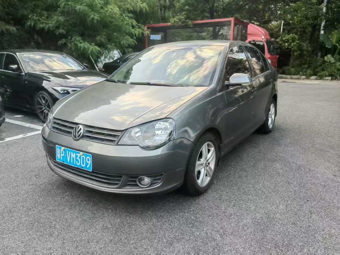 Volkswagen Polo 1.6 Automatic Sunroof