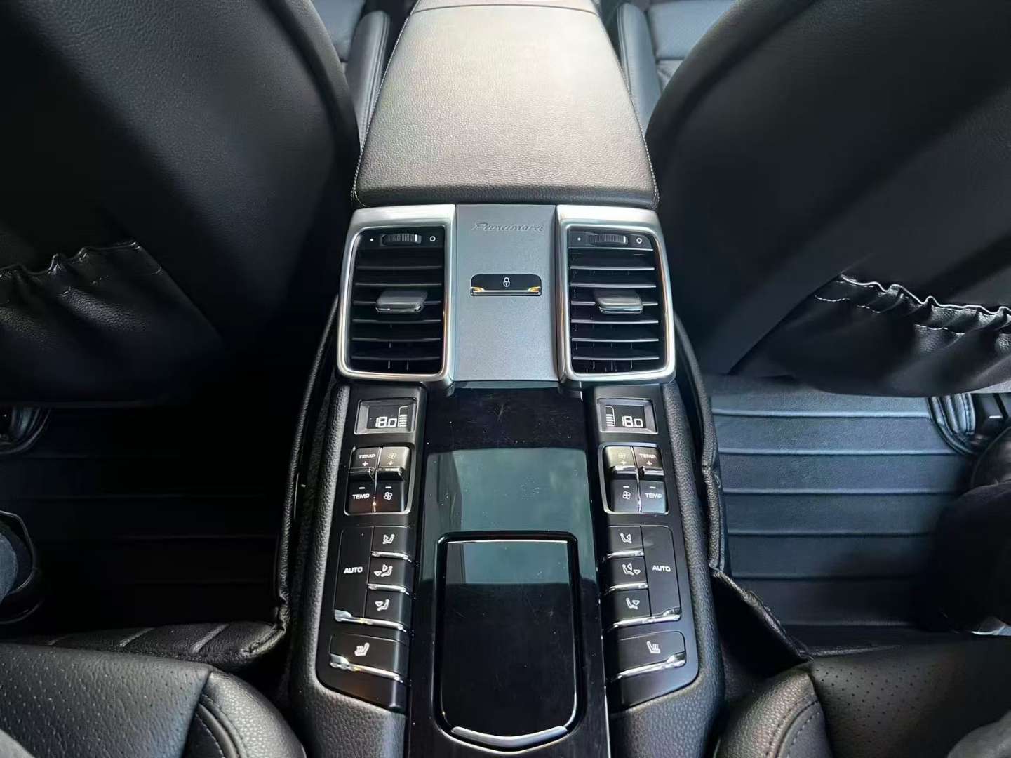 Porsche Panamera 3.0T AWD 8