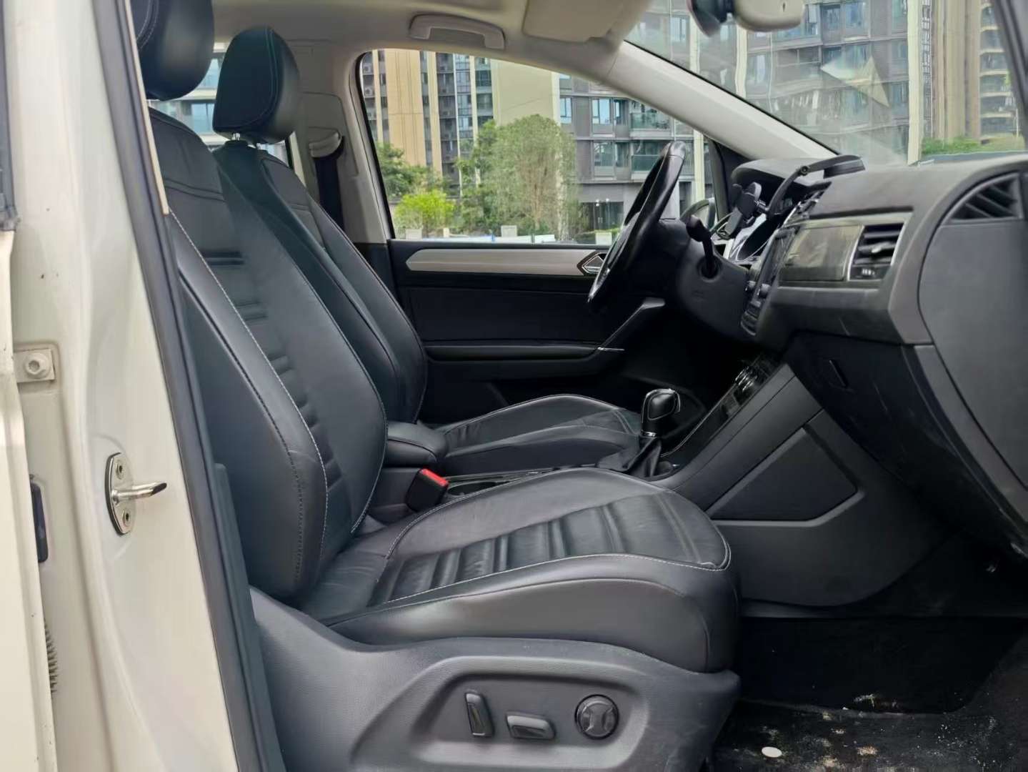 Volkswagen Touran L 2018 1.4T 8