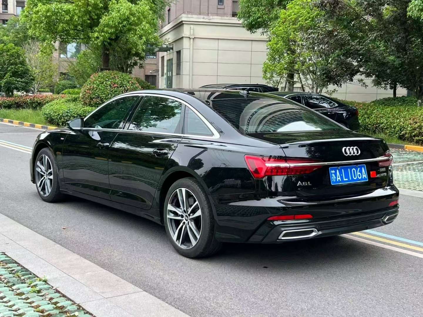 Audi A6L 40 Luxury Dynamic 4