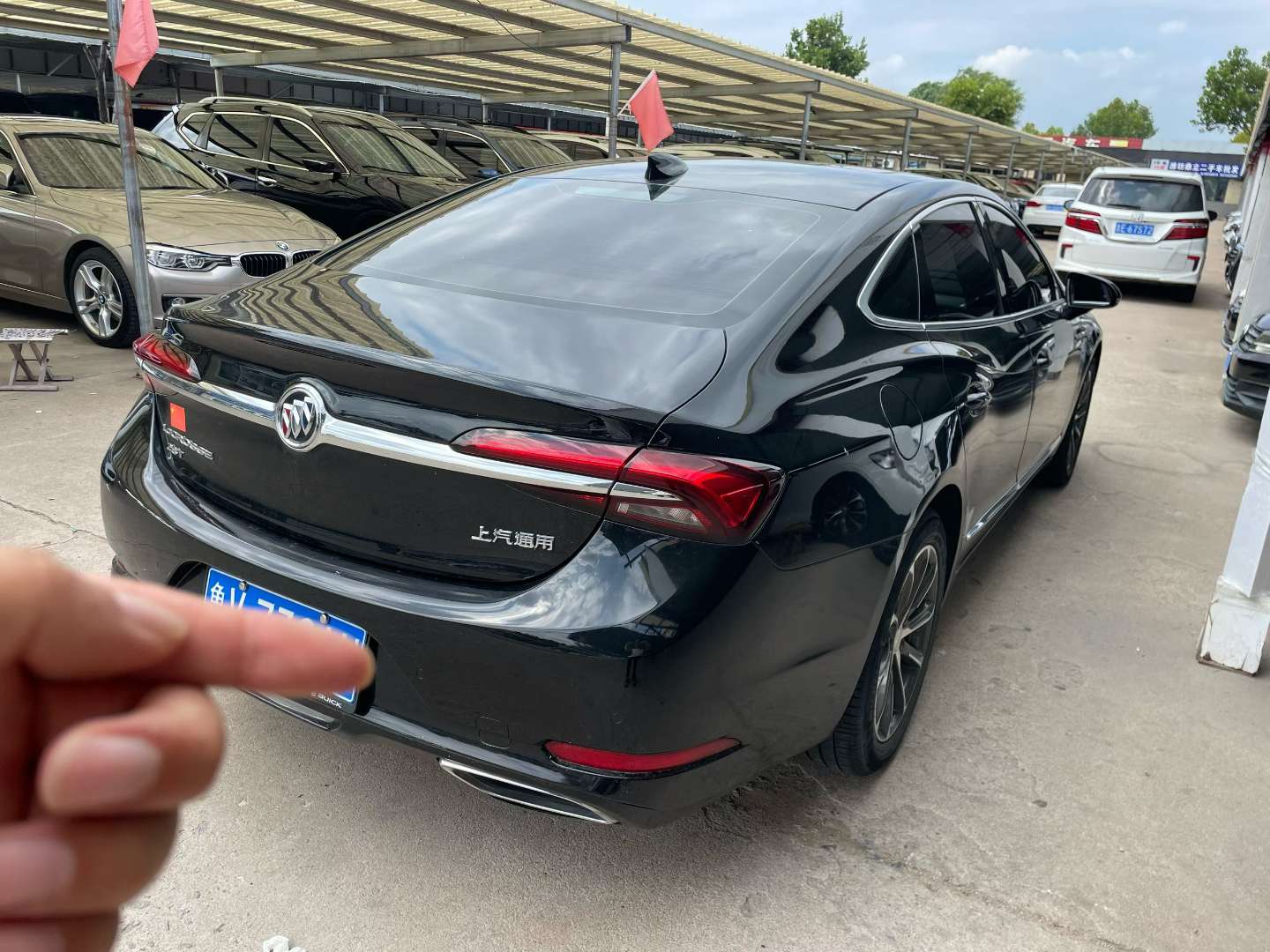 Buick LaCrosse 28T Luxury Edition 6