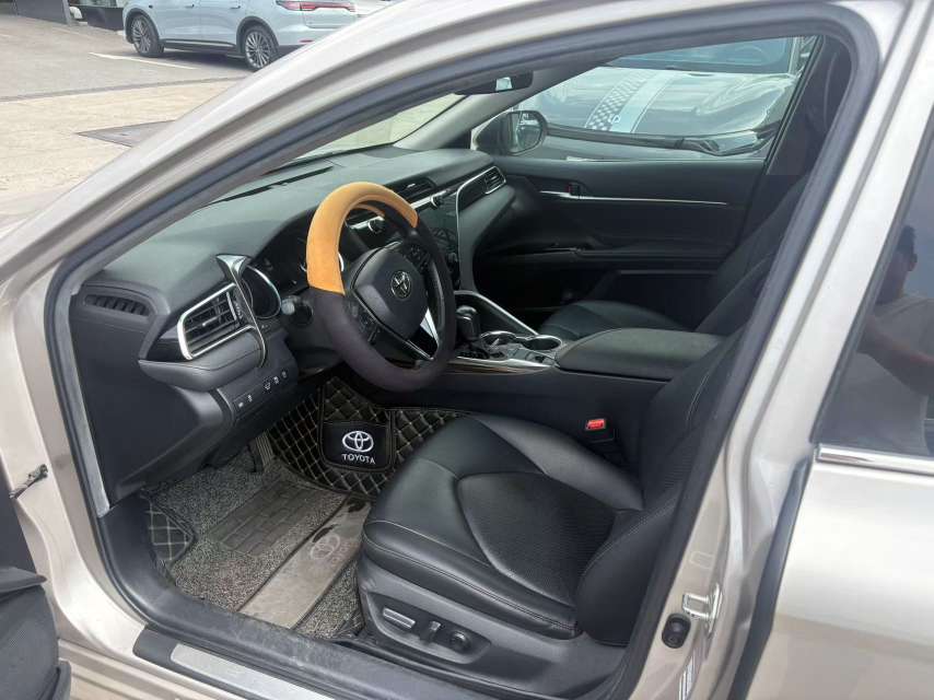 Toyota Camry 2020 2.0G Luxury 3