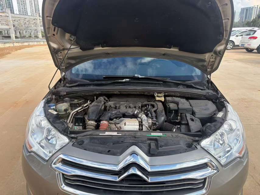 Citroën C4L 2013 1.6T Automatic 9