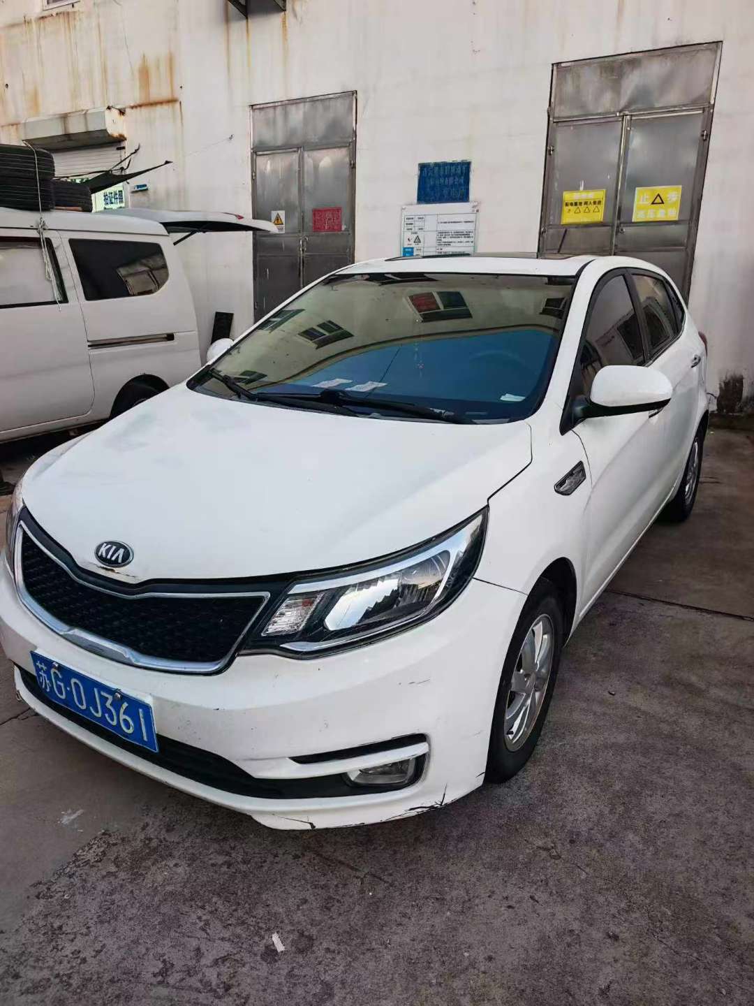 Kia K2 2015 Automatic Sunroof 2
