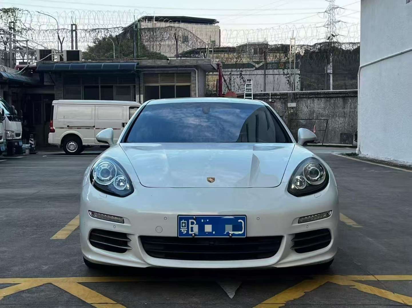 Porsche Panamera 3.0T AWD 2