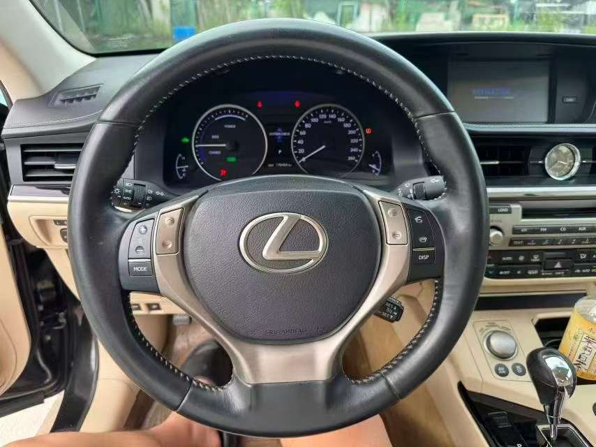 Lexus ES ES300H Comfort Edition 8