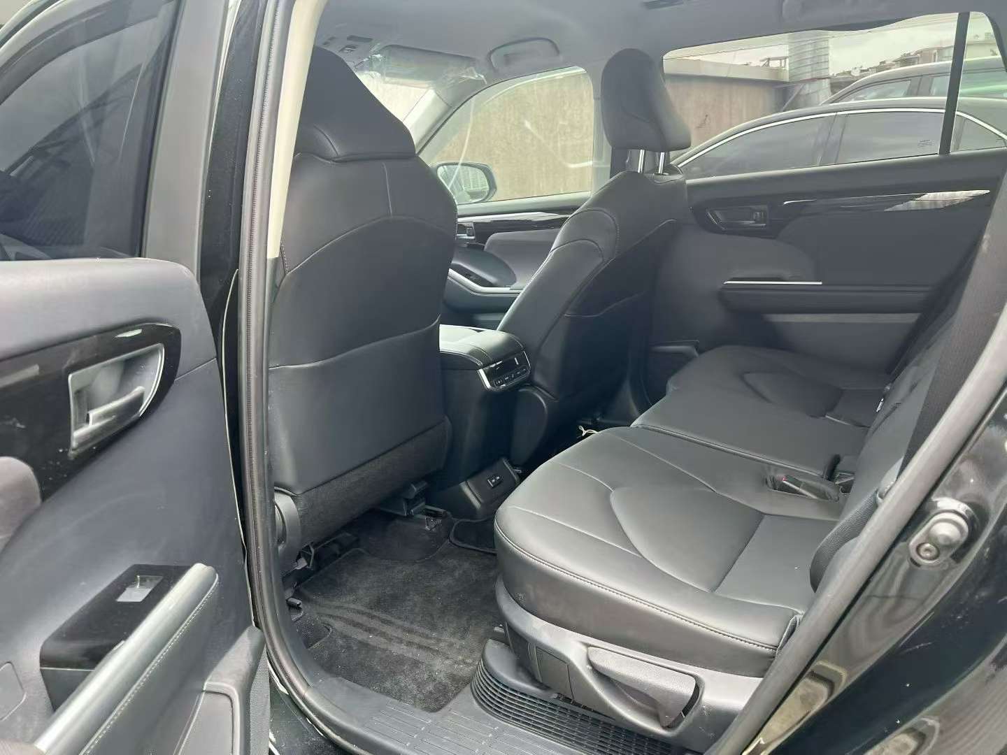 Toyota Highlander 2026 2.5L Hybrid 5-Seat Elite Edition 4