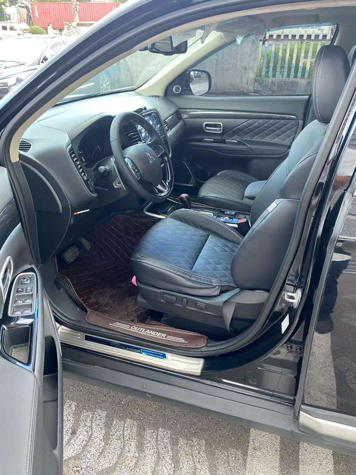 Mitsubishi Outlander 2.4L AWD Automatic 7