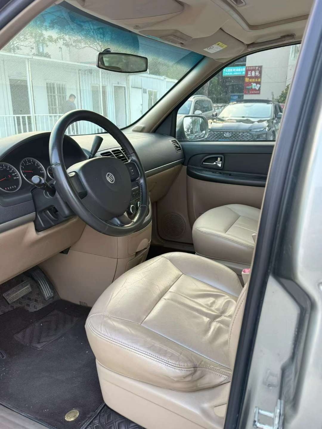 Buick GL8 Executive Edition 7