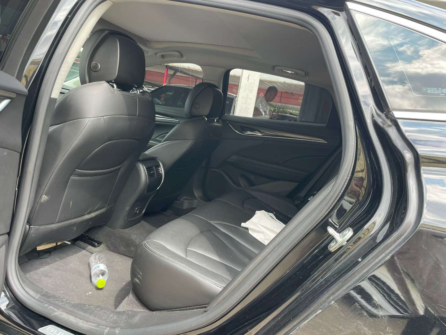 Buick LaCrosse 28T Luxury Edition 3